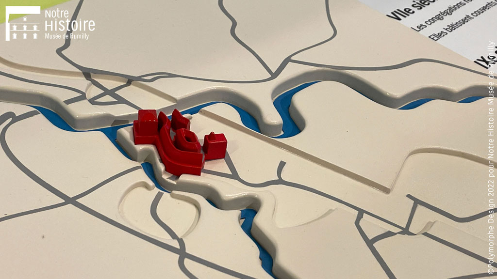 Une pi&egrave;ce de puzzle en relief repr&eacute;sente le moyen-&acirc;ge avec le chateau et les remparts en relief. Elle est pos&eacute;e sur le plateau de jeu, comme si la ville se construisait.